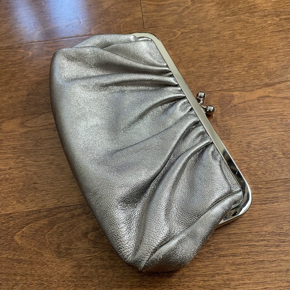 Vintage Y2K Silver LEATHER clutch purse - Picture 4 of 10